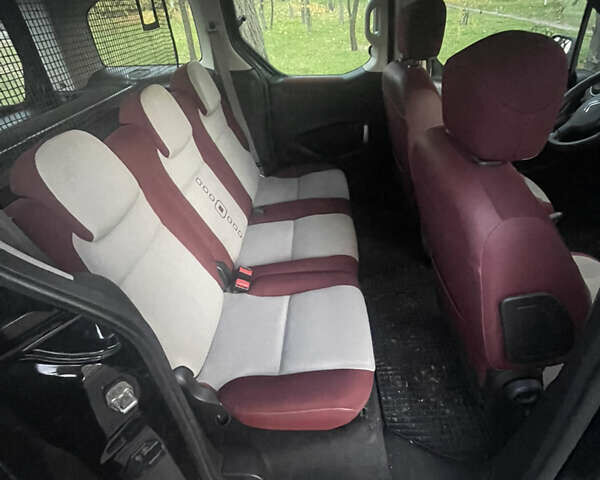 Черный Ситроен Берлинго, объемом двигателя 1.6 л и пробегом 190 тыс. км за 6200 $, фото 7 на Automoto.ua