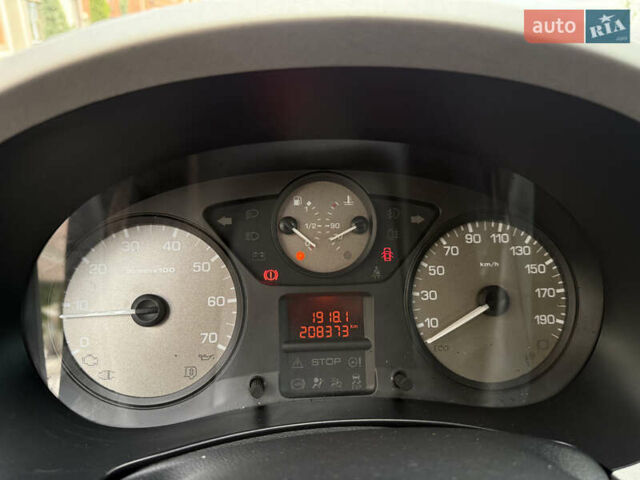 Черный Ситроен Берлинго, объемом двигателя 1.6 л и пробегом 208 тыс. км за 9250 $, фото 50 на Automoto.ua