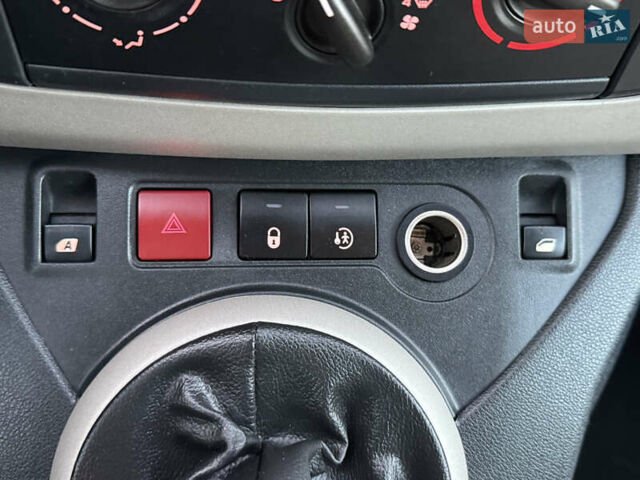 Чорний Сітроен Берлінго, об'ємом двигуна 1.6 л та пробігом 243 тис. км за 8999 $, фото 47 на Automoto.ua