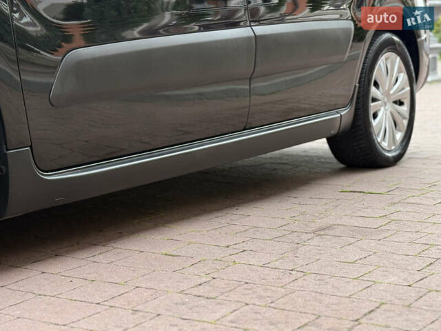 Черный Ситроен Берлинго, объемом двигателя 1.6 л и пробегом 208 тыс. км за 9250 $, фото 36 на Automoto.ua