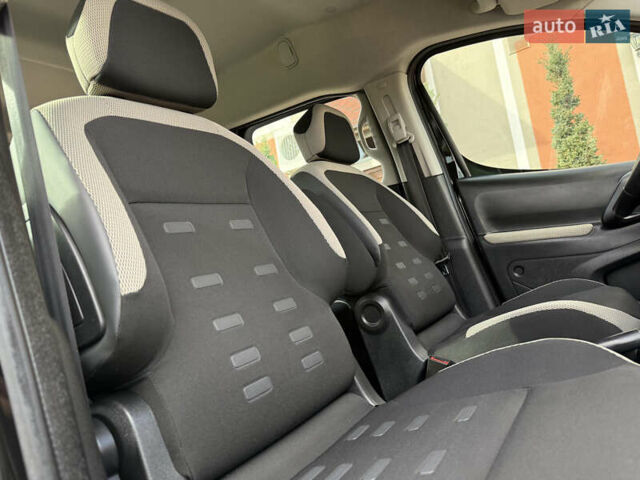 Черный Ситроен Берлинго, объемом двигателя 1.6 л и пробегом 208 тыс. км за 9250 $, фото 78 на Automoto.ua