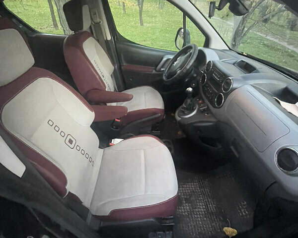 Черный Ситроен Берлинго, объемом двигателя 1.6 л и пробегом 190 тыс. км за 6200 $, фото 8 на Automoto.ua