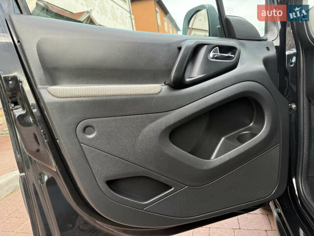 Черный Ситроен Берлинго, объемом двигателя 1.6 л и пробегом 208 тыс. км за 9250 $, фото 62 на Automoto.ua