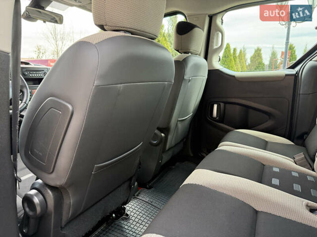Черный Ситроен Берлинго, объемом двигателя 1.6 л и пробегом 208 тыс. км за 9250 $, фото 68 на Automoto.ua