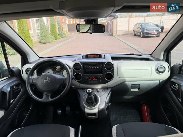 Черный Ситроен Берлинго, объемом двигателя 1.6 л и пробегом 208 тыс. км за 9250 $, фото 83 на Automoto.ua