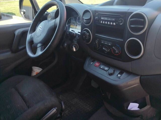 Черный Ситроен Берлинго, объемом двигателя 1.6 л и пробегом 207 тыс. км за 6800 $, фото 2 на Automoto.ua