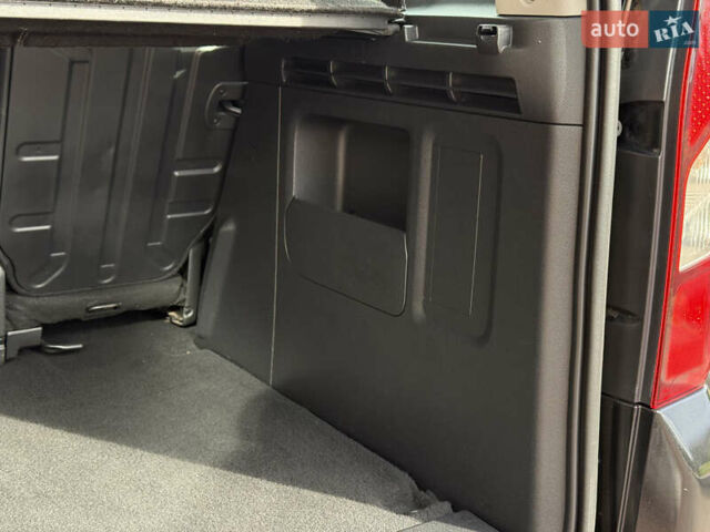 Черный Ситроен Берлинго, объемом двигателя 1.6 л и пробегом 208 тыс. км за 9250 $, фото 88 на Automoto.ua