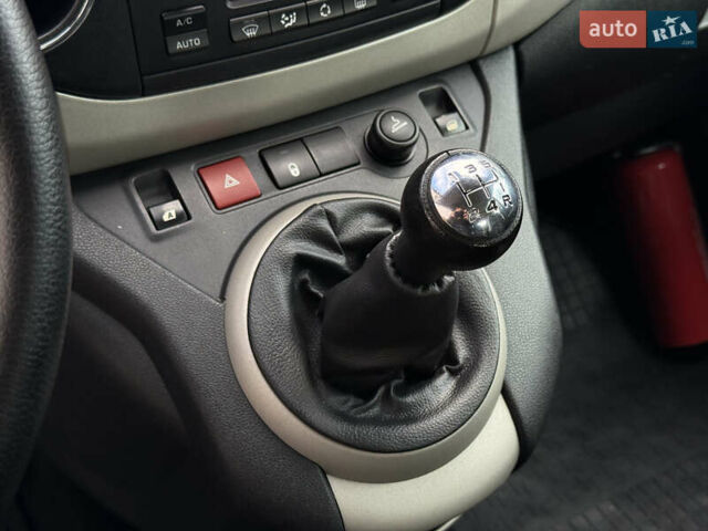 Черный Ситроен Берлинго, объемом двигателя 1.6 л и пробегом 208 тыс. км за 9250 $, фото 58 на Automoto.ua