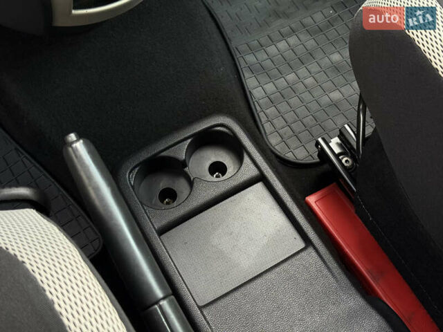 Черный Ситроен Берлинго, объемом двигателя 1.6 л и пробегом 208 тыс. км за 9250 $, фото 59 на Automoto.ua