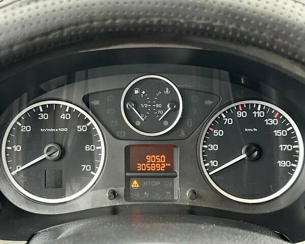 Черный Ситроен Берлинго, объемом двигателя 1.56 л и пробегом 305 тыс. км за 8000 $, фото 23 на Automoto.ua