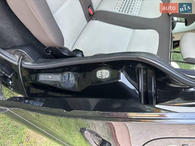 Черный Ситроен Берлинго, объемом двигателя 1.6 л и пробегом 192 тыс. км за 7990 $, фото 39 на Automoto.ua