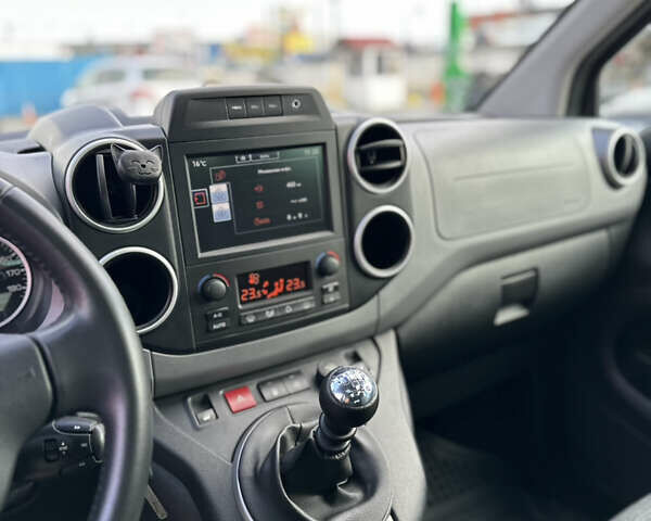 Черный Ситроен Берлинго, объемом двигателя 1.6 л и пробегом 187 тыс. км за 13500 $, фото 12 на Automoto.ua