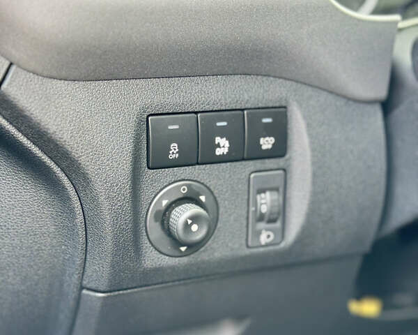 Черный Ситроен Берлинго, объемом двигателя 1.6 л и пробегом 187 тыс. км за 13500 $, фото 22 на Automoto.ua