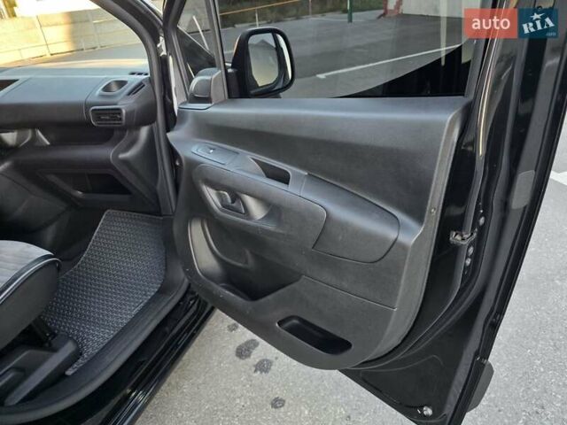 Черный Ситроен Берлинго, объемом двигателя 1.5 л и пробегом 99 тыс. км за 18999 $, фото 17 на Automoto.ua