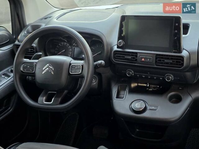 Черный Ситроен Берлинго, объемом двигателя 1.5 л и пробегом 99 тыс. км за 18999 $, фото 19 на Automoto.ua
