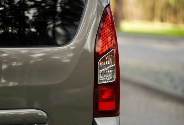 Коричневый Ситроен Берлинго, объемом двигателя 1.6 л и пробегом 140 тыс. км за 7200 $, фото 4 на Automoto.ua