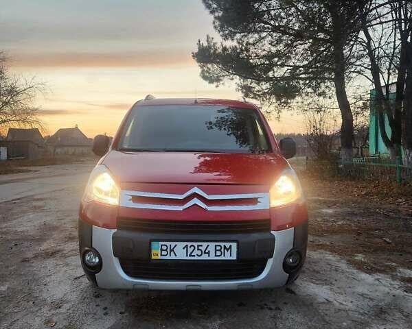 Красный Ситроен Берлинго, объемом двигателя 1 л и пробегом 140 тыс. км за 6000 $, фото 5 на Automoto.ua