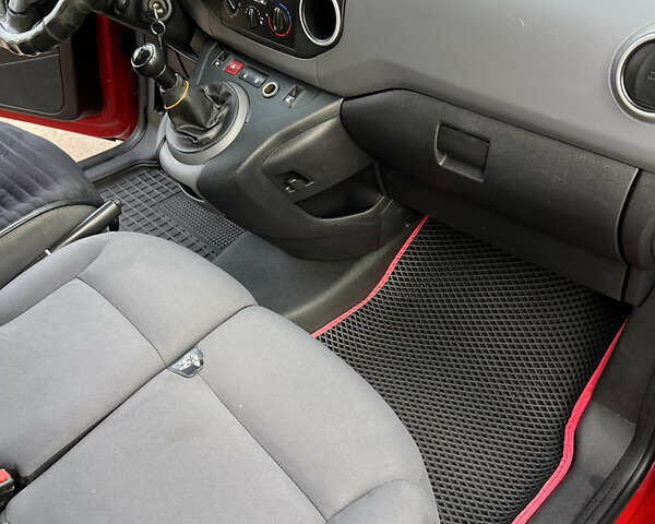 Красный Ситроен Берлинго, объемом двигателя 1.6 л и пробегом 248 тыс. км за 5650 $, фото 8 на Automoto.ua