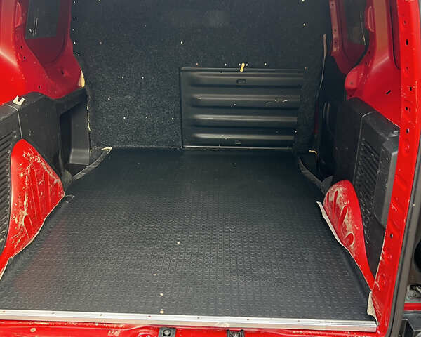 Красный Ситроен Берлинго, объемом двигателя 1.6 л и пробегом 248 тыс. км за 5650 $, фото 6 на Automoto.ua