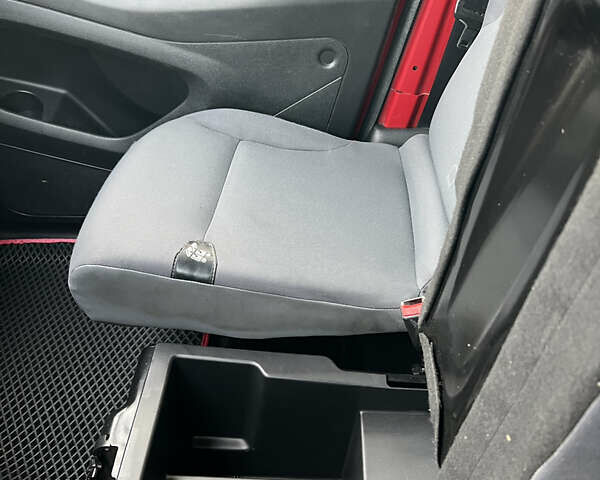 Красный Ситроен Берлинго, объемом двигателя 1.6 л и пробегом 248 тыс. км за 5650 $, фото 9 на Automoto.ua