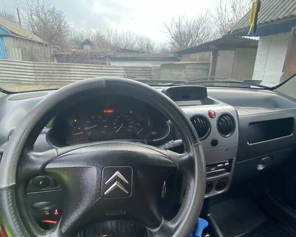 Красный Ситроен Берлинго, объемом двигателя 1.6 л и пробегом 217 тыс. км за 2300 $, фото 5 на Automoto.ua