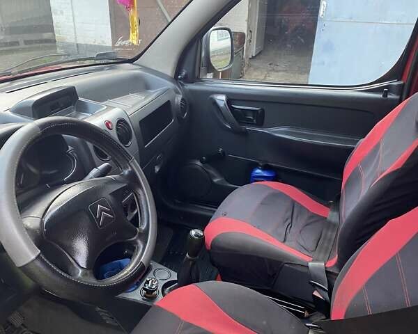 Красный Ситроен Берлинго, объемом двигателя 1.6 л и пробегом 217 тыс. км за 2300 $, фото 6 на Automoto.ua