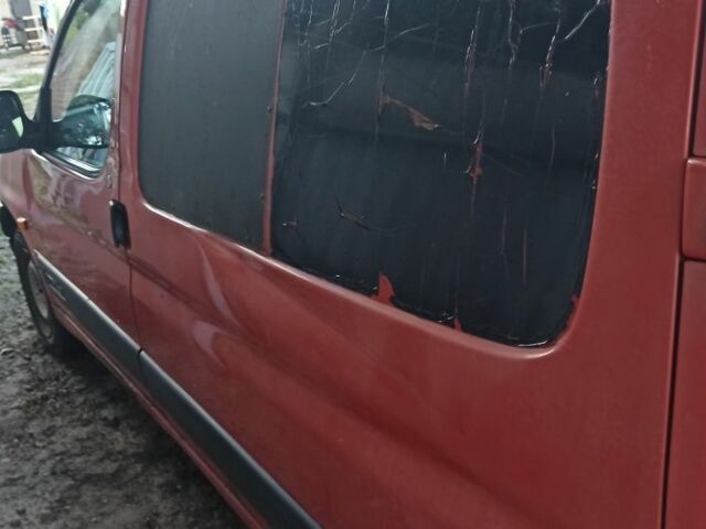 Сітроен Берлінго 2002 у Харкові на Automoto.ua Червоний Сітроен Берлінго, об'ємом двигуна 1.9 л та пробігом 420 тис. км за 1700 $, фото 4 на Automoto.ua