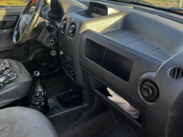 Красный Ситроен Берлинго, объемом двигателя 2 л и пробегом 200 тыс. км за 1500 $, фото 6 на Automoto.ua