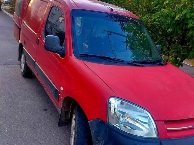 Красный Ситроен Берлинго, объемом двигателя 1.4 л и пробегом 487 тыс. км за 2300 $, фото 8 на Automoto.ua