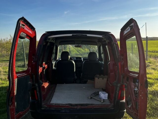 Красный Ситроен Берлинго, объемом двигателя 2 л и пробегом 200 тыс. км за 1500 $, фото 5 на Automoto.ua