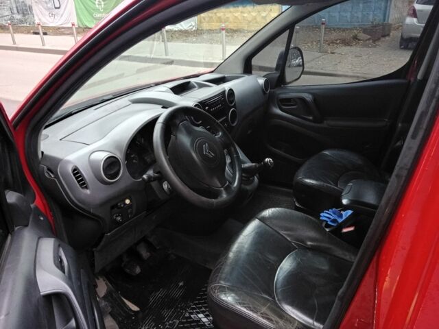 Красный Ситроен Берлинго, объемом двигателя 1.6 л и пробегом 250 тыс. км за 4500 $, фото 6 на Automoto.ua