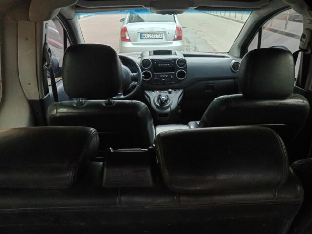 Красный Ситроен Берлинго, объемом двигателя 1.6 л и пробегом 250 тыс. км за 4500 $, фото 7 на Automoto.ua