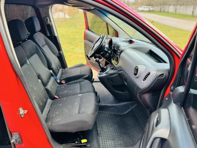 Красный Ситроен Берлинго, объемом двигателя 1.6 л и пробегом 87 тыс. км за 8300 $, фото 7 на Automoto.ua