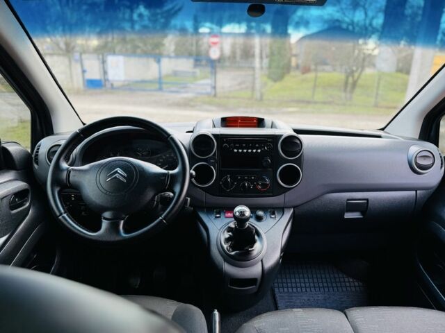 Красный Ситроен Берлинго, объемом двигателя 1.6 л и пробегом 87 тыс. км за 8300 $, фото 8 на Automoto.ua