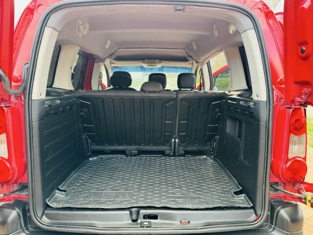 Красный Ситроен Берлинго, объемом двигателя 1.6 л и пробегом 87 тыс. км за 8300 $, фото 11 на Automoto.ua