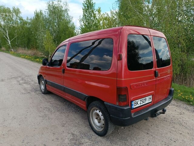 Красный Ситроен Берлинго, объемом двигателя 1.9 л и пробегом 350 тыс. км за 2400 $, фото 3 на Automoto.ua