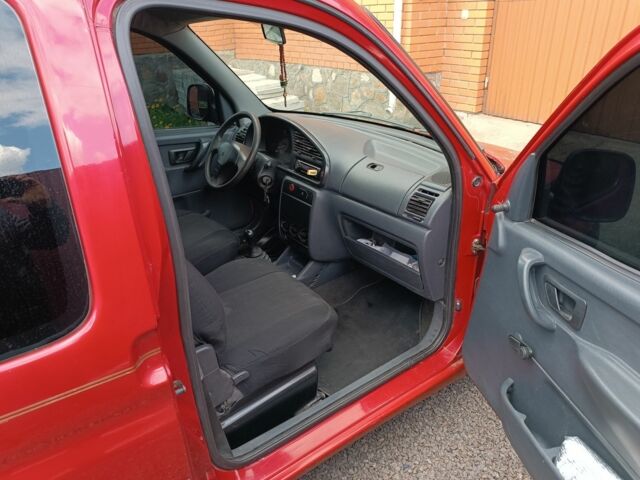 Красный Ситроен Берлинго, объемом двигателя 1.9 л и пробегом 350 тыс. км за 2400 $, фото 4 на Automoto.ua