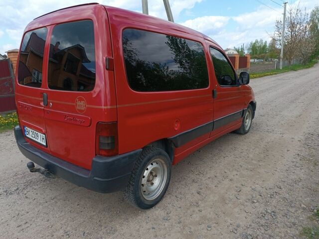 Красный Ситроен Берлинго, объемом двигателя 1.9 л и пробегом 350 тыс. км за 2400 $, фото 2 на Automoto.ua