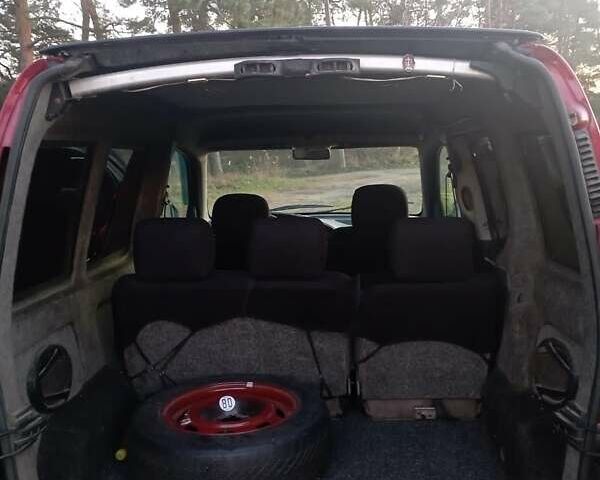 Красный Ситроен Берлинго, объемом двигателя 1.4 л и пробегом 400 тыс. км за 2000 $, фото 4 на Automoto.ua