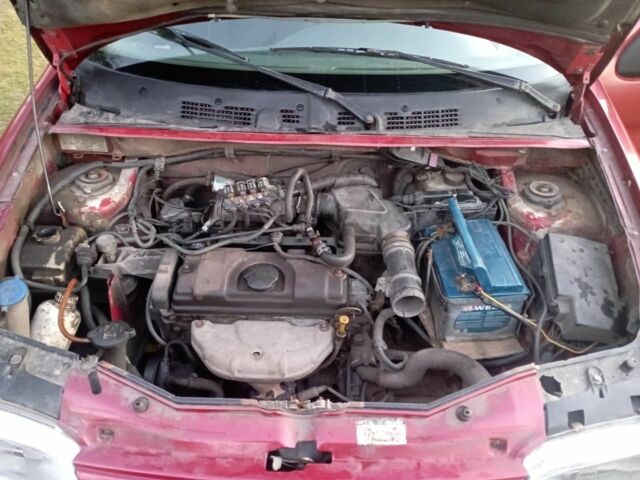 Красный Ситроен Берлинго, объемом двигателя 1.4 л и пробегом 400 тыс. км за 2000 $, фото 3 на Automoto.ua