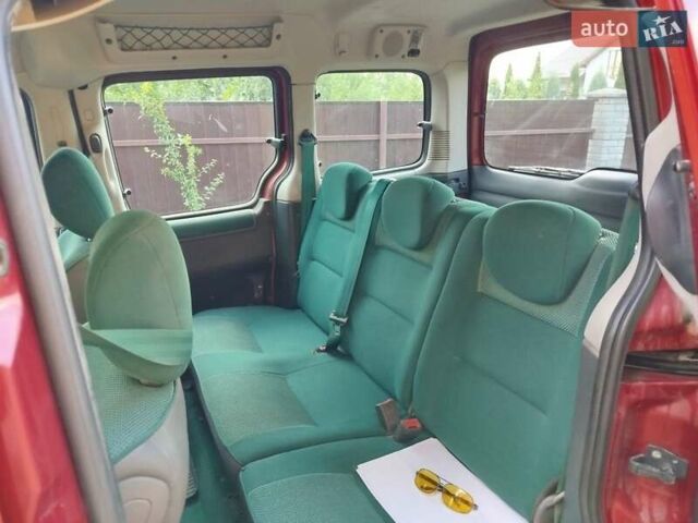 Красный Ситроен Берлинго, объемом двигателя 1.6 л и пробегом 290 тыс. км за 3500 $, фото 11 на Automoto.ua