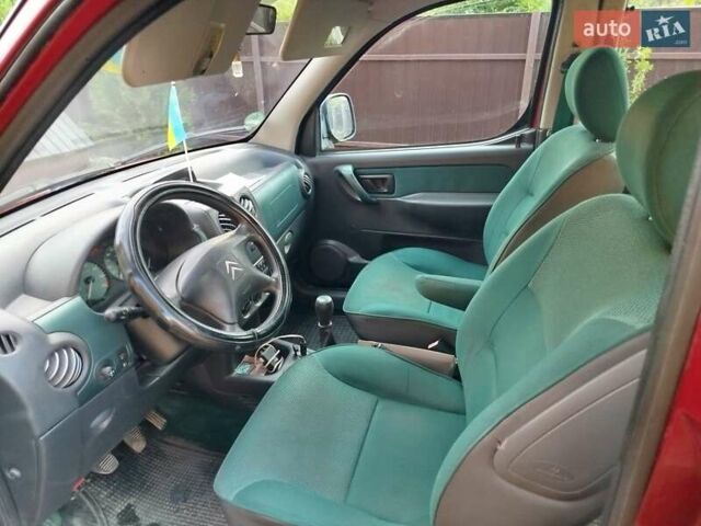 Красный Ситроен Берлинго, объемом двигателя 1.6 л и пробегом 290 тыс. км за 3500 $, фото 3 на Automoto.ua