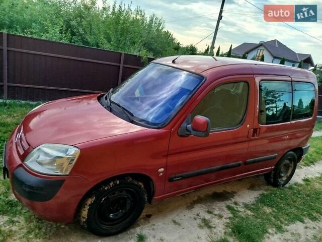 Красный Ситроен Берлинго, объемом двигателя 1.6 л и пробегом 290 тыс. км за 3500 $, фото 12 на Automoto.ua