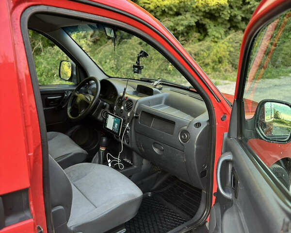 Червоний Сітроен Берлінго, об'ємом двигуна 1.6 л та пробігом 260 тис. км за 4000 $, фото 6 на Automoto.ua