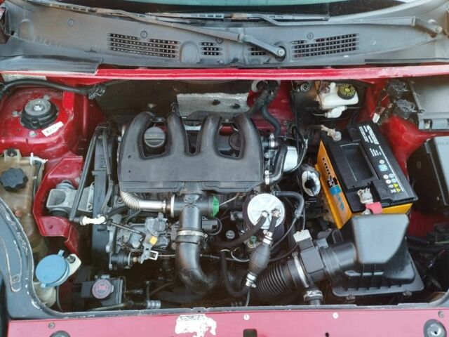 Красный Ситроен Берлинго, объемом двигателя 1.9 л и пробегом 500 тыс. км за 1600 $, фото 2 на Automoto.ua