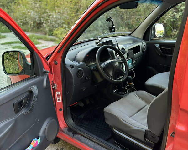 Червоний Сітроен Берлінго, об'ємом двигуна 1.6 л та пробігом 260 тис. км за 4000 $, фото 9 на Automoto.ua