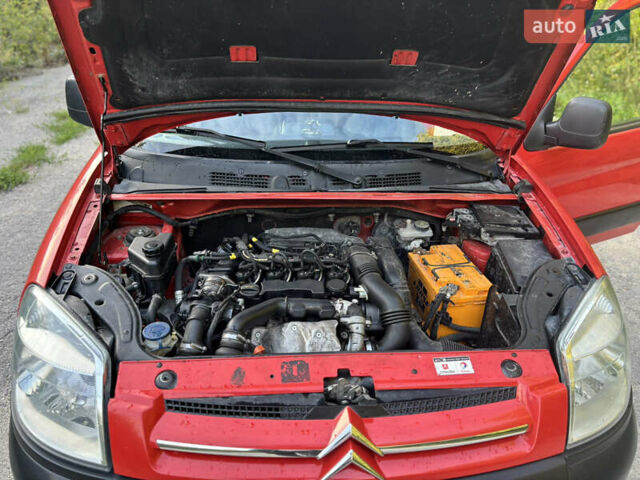 Червоний Сітроен Берлінго, об'ємом двигуна 1.6 л та пробігом 260 тис. км за 4000 $, фото 12 на Automoto.ua