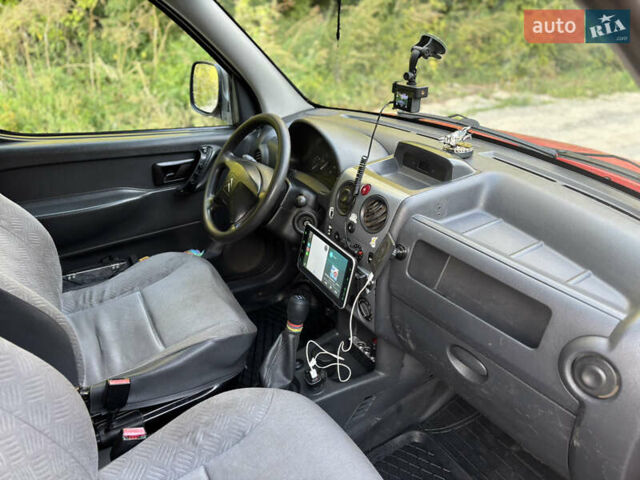 Червоний Сітроен Берлінго, об'ємом двигуна 1.6 л та пробігом 260 тис. км за 4000 $, фото 7 на Automoto.ua