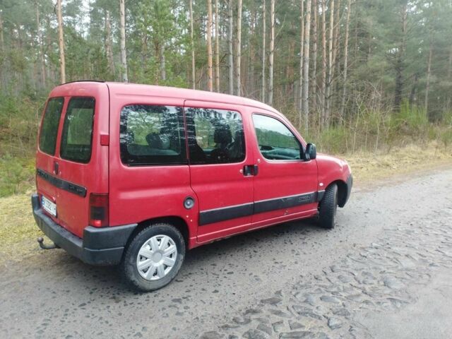 Красный Ситроен Берлинго, объемом двигателя 1.9 л и пробегом 500 тыс. км за 1600 $, фото 1 на Automoto.ua