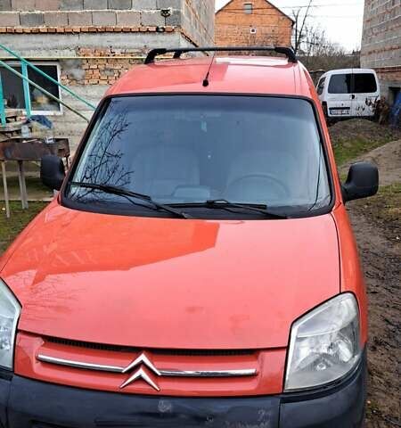 Красный Ситроен Берлинго, объемом двигателя 1.6 л и пробегом 300 тыс. км за 3300 $, фото 5 на Automoto.ua